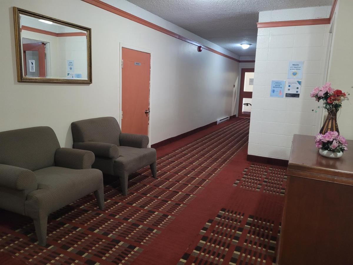 Midtown Hotel Parry Sound Exteriör bild