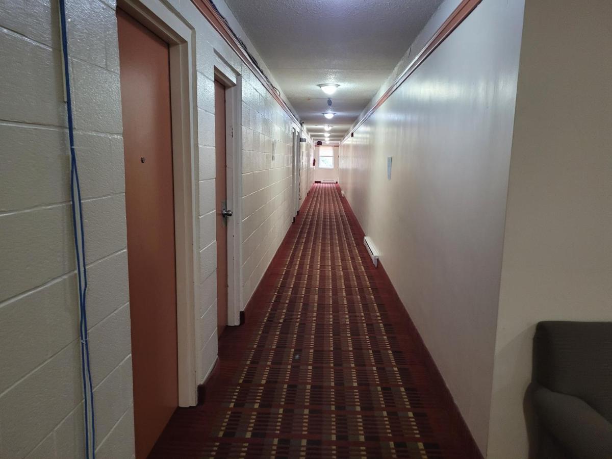 Midtown Hotel Parry Sound Exteriör bild