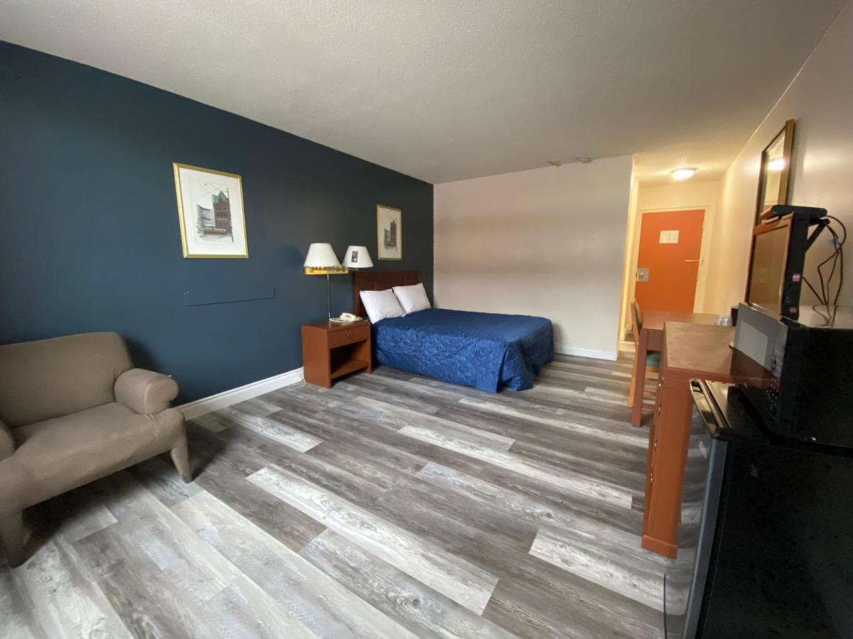 Midtown Hotel Parry Sound Exteriör bild