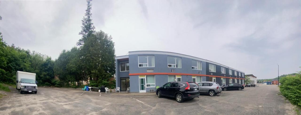 Midtown Hotel Parry Sound Exteriör bild