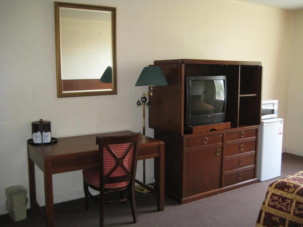 Midtown Hotel Parry Sound Exteriör bild